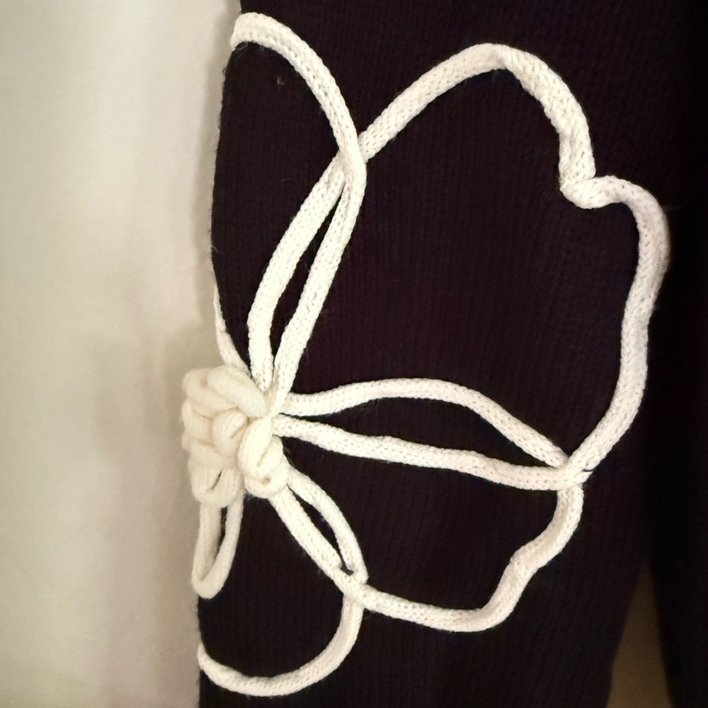 Black V-Neck Sweater with Cream Floral Design, Size Large - Picture 3 of 5